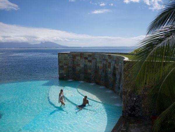 Te Moana Tahiti Resort infinity swimming pool